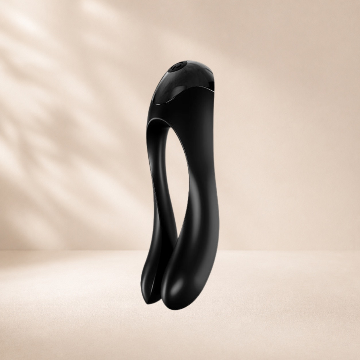 Satisfyer Candy Cane Finger Vibrator - Black — Curved, finger-worn design