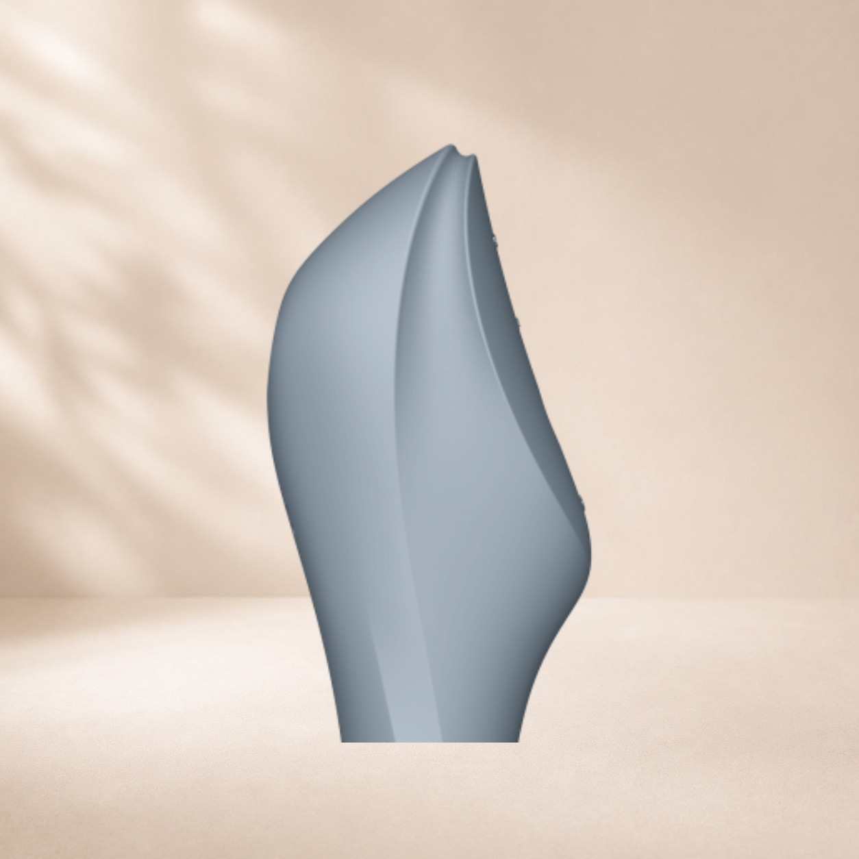 Satisfyer Curvy Trinity 3 - Grey — Combines pressure wave + G-spot vibration + lay-on clitoral stimulation