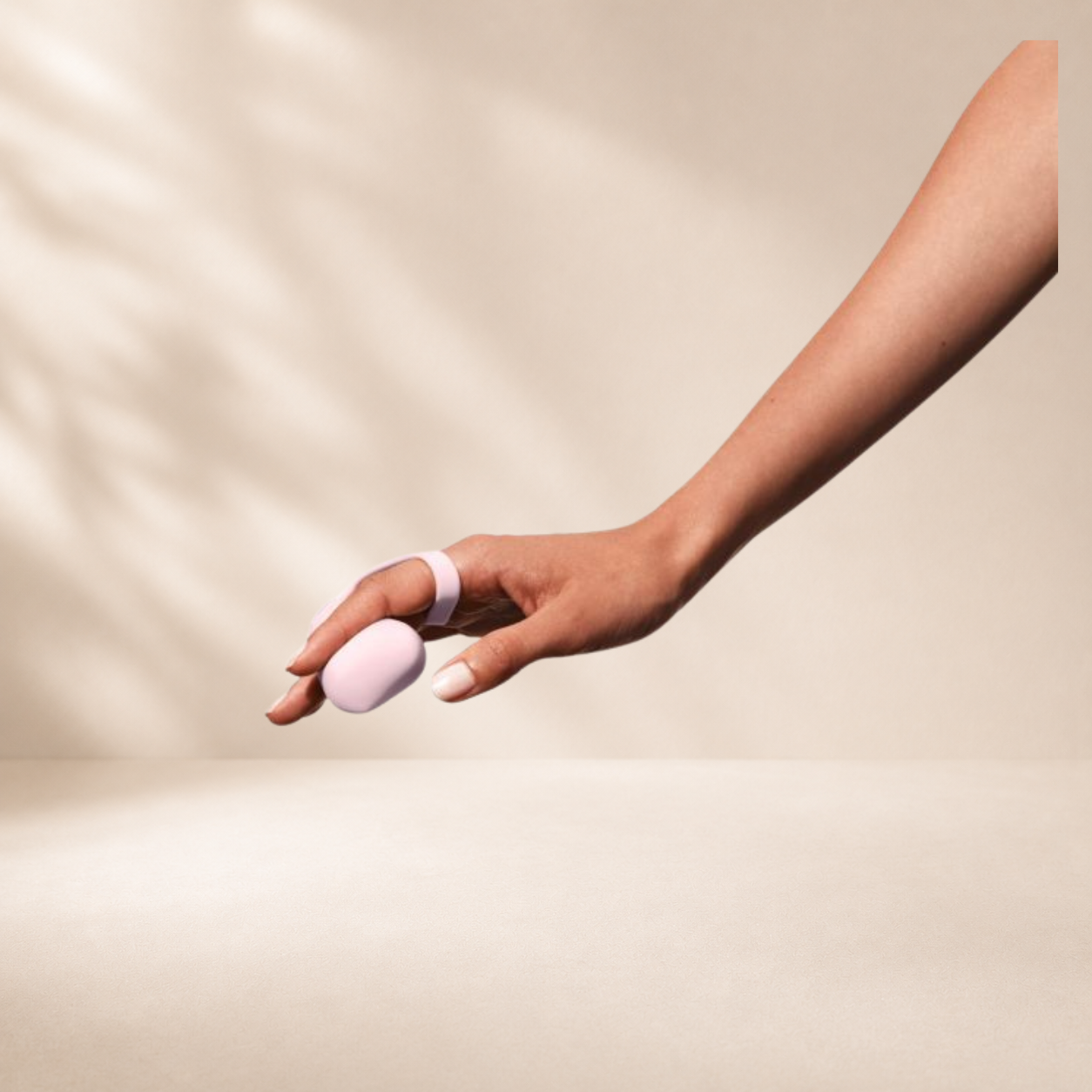DAME Fin 2.0 Finger Vibrator - Quartz